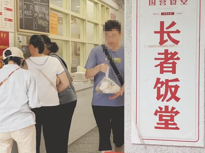 了双11爱上了“老年严选”OG真人这届脆皮年轻人抛弃(图2)